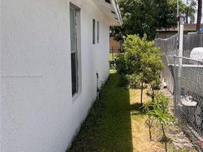 1061 SW 4th Ter, Deerfield Beach FL 33441