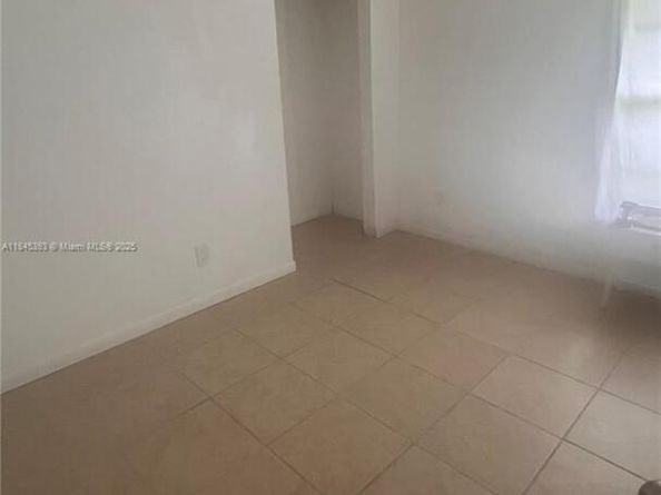 1061 SW 4th Ter, Deerfield Beach FL 33441