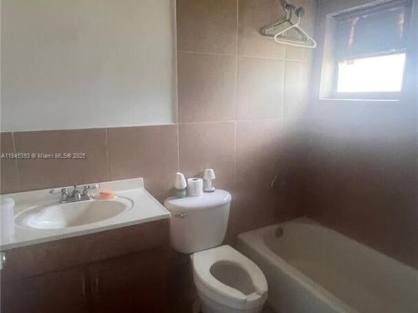 1061 SW 4th Ter, Deerfield Beach FL 33441