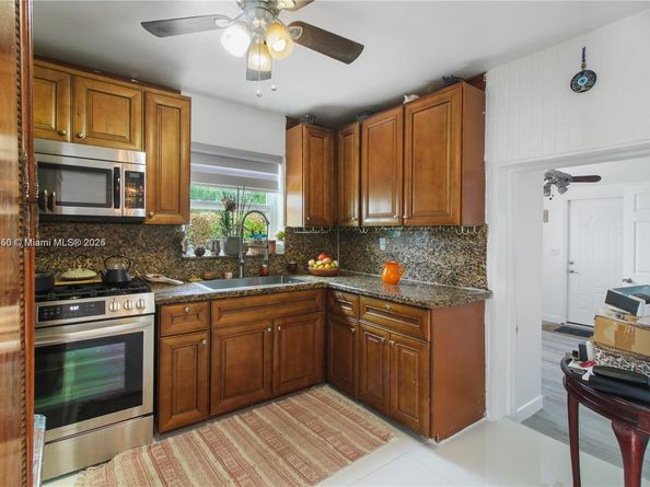 15745 SW 303rd Ter, Homestead FL 33033