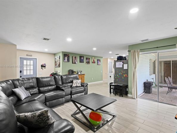 15025 SW 142nd Pl, Miami FL 33186