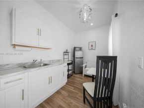 3041 NW 51st St, Miami FL 33142