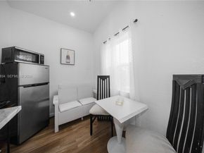 3041 NW 51st St, Miami FL 33142