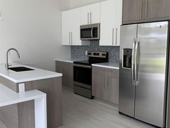 4416 NW 9th St, Plantation FL 33317