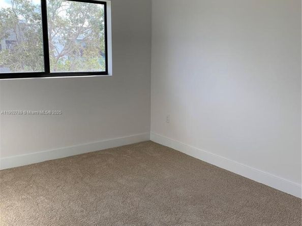 4416 NW 9th St, Plantation FL 33317