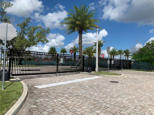 4416 NW 9th St, Plantation FL 33317