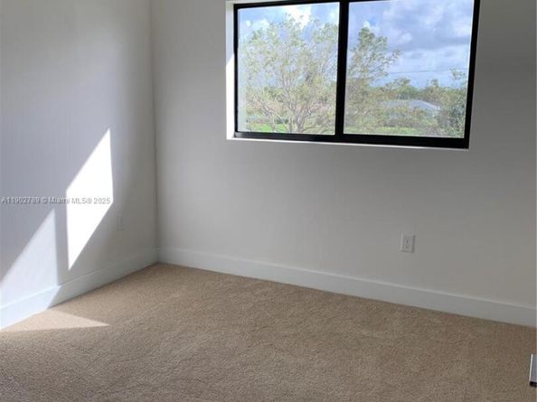 4416 NW 9th St, Plantation FL 33317