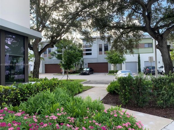 4416 NW 9th St, Plantation FL 33317