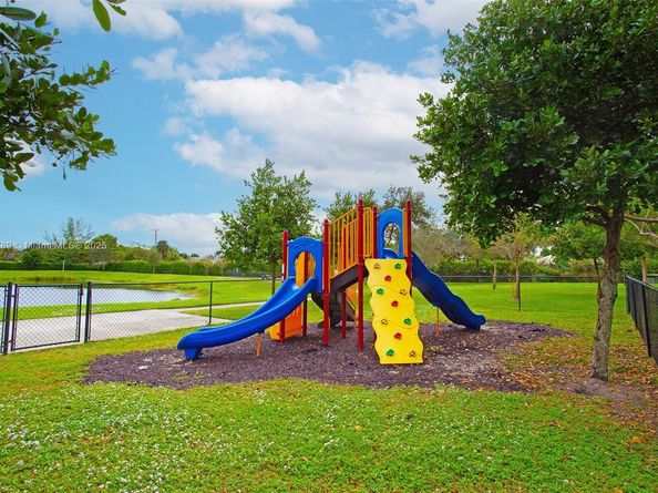 4416 NW 9th St, Plantation FL 33317