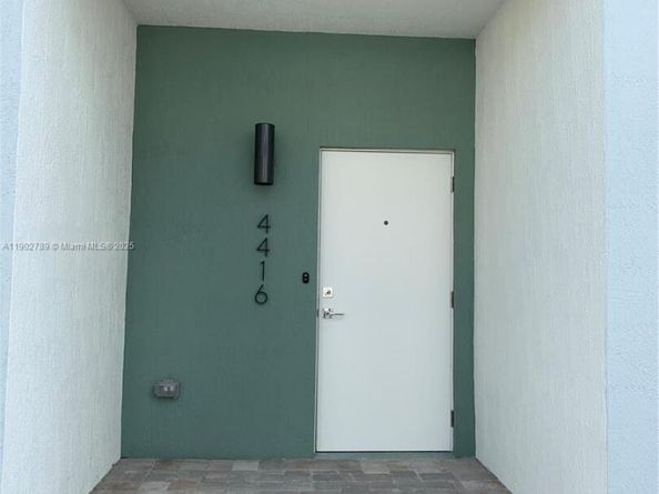 4416 NW 9th St, Plantation FL 33317