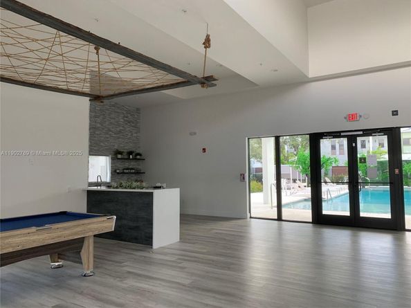 4416 NW 9th St, Plantation FL 33317