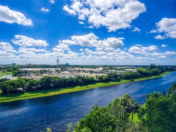 2200 S Cypress Bend Dr 804, Pompano Beach FL 33069