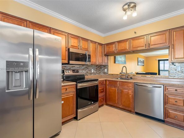 2200 S Cypress Bend Dr 804, Pompano Beach FL 33069