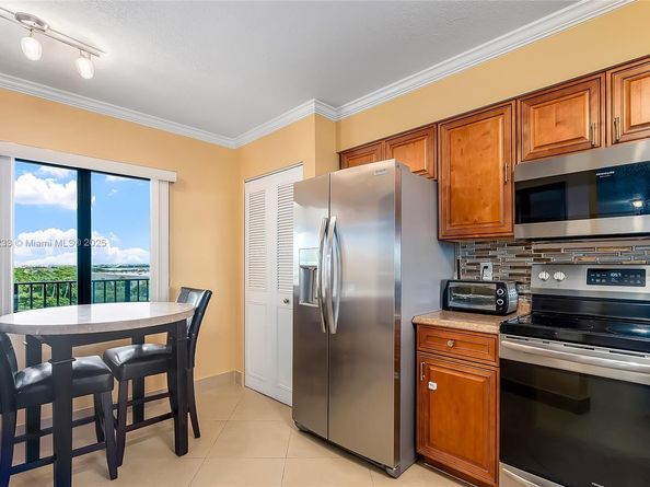 2200 S Cypress Bend Dr 804, Pompano Beach FL 33069