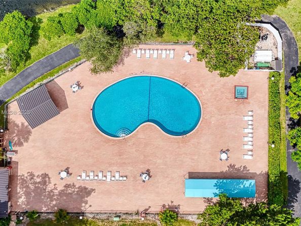 2200 S Cypress Bend Dr 804, Pompano Beach FL 33069