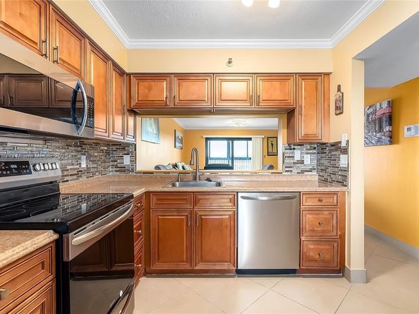 2200 S Cypress Bend Dr 804, Pompano Beach FL 33069