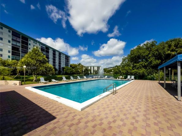 2200 S Cypress Bend Dr 804, Pompano Beach FL 33069
