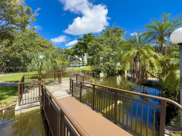 2200 S Cypress Bend Dr 804, Pompano Beach FL 33069
