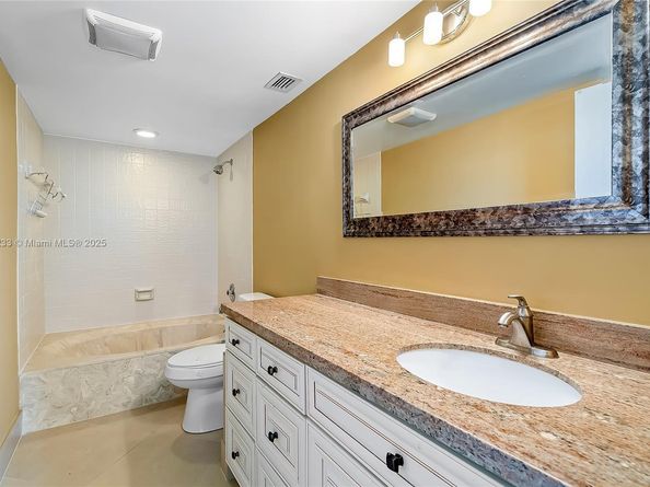 2200 S Cypress Bend Dr 804, Pompano Beach FL 33069
