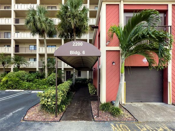 2200 S Cypress Bend Dr 804, Pompano Beach FL 33069