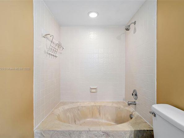 2200 S Cypress Bend Dr 804, Pompano Beach FL 33069