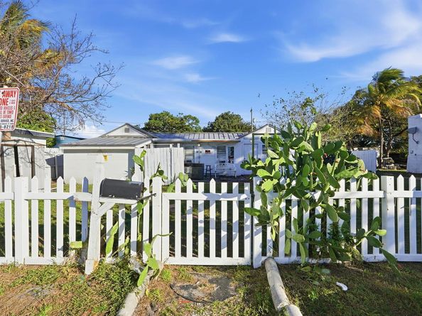 230 SW 14th Street, Dania Beach FL 33004