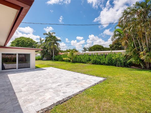 435 NE 36th St, Boca Raton FL 33431