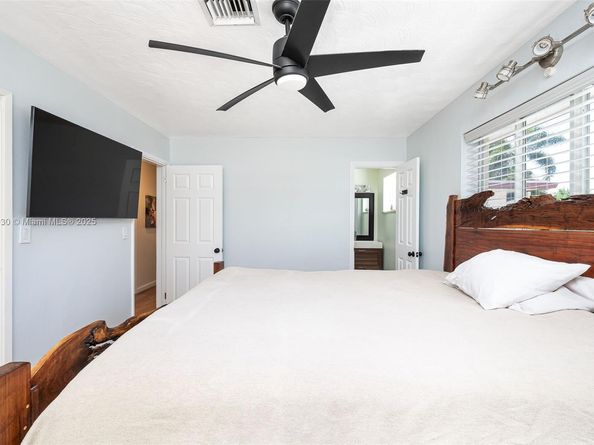 435 NE 36th St, Boca Raton FL 33431