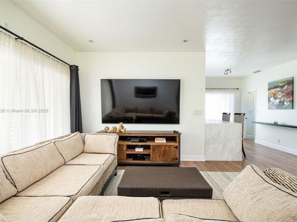 435 NE 36th St, Boca Raton FL 33431