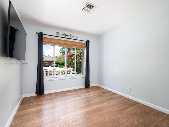 435 NE 36th St, Boca Raton FL 33431