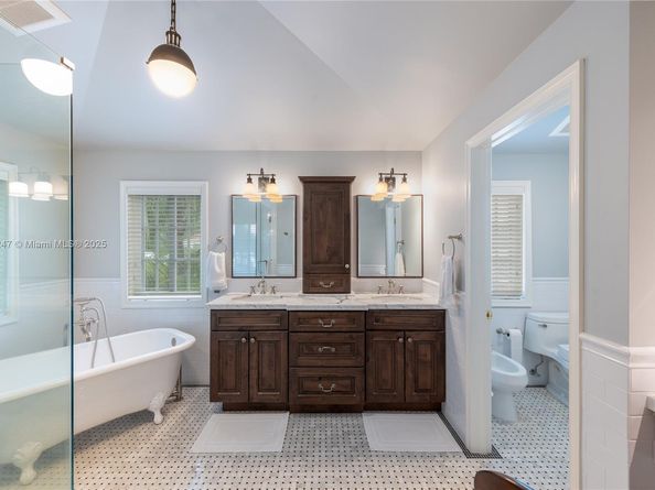 1036 S Greenway Dr, Coral Gables FL 33134