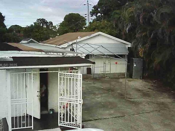 9285 NW 32nd Ct Rd, Miami FL 33147