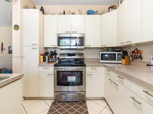 15683 NW 12th Rd, Pembroke Pines FL 33028