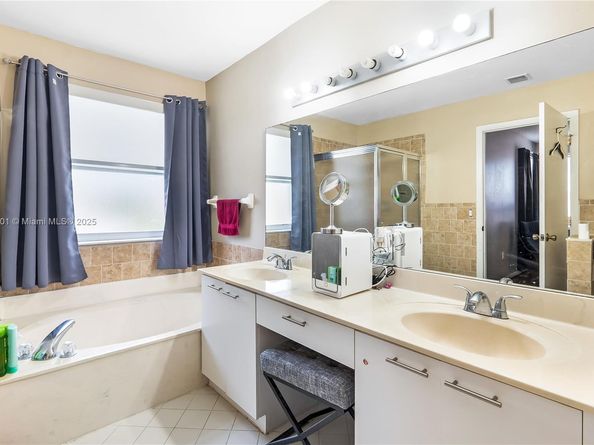 15683 NW 12th Rd, Pembroke Pines FL 33028