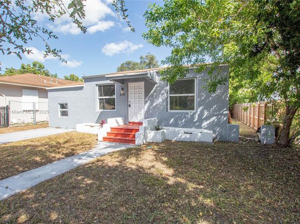 575 NW 49th St, Miami FL 33127