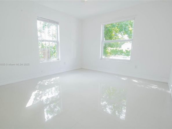 575 NW 49th St, Miami FL 33127