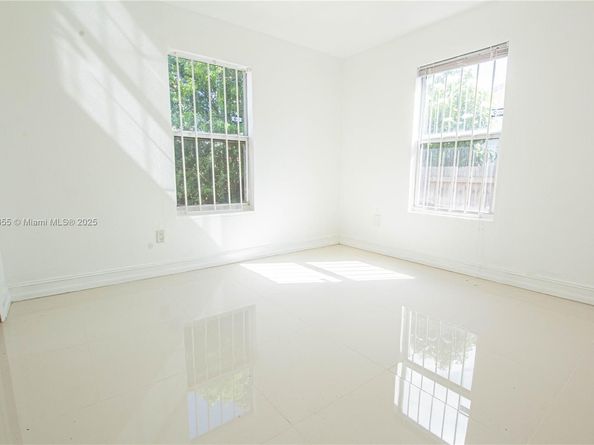 575 NW 49th St, Miami FL 33127