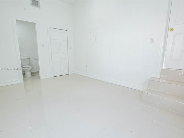 575 NW 49th St, Miami FL 33127