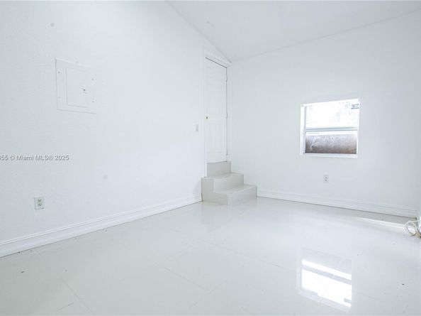 575 NW 49th St, Miami FL 33127