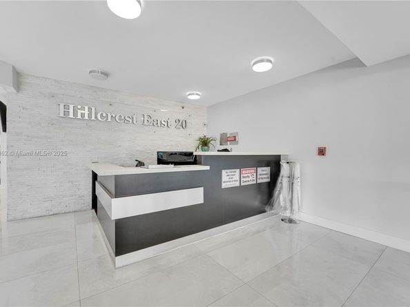 919 Hillcrest Dr 704, Hollywood FL 33021