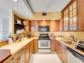 919 Hillcrest Dr 704, Hollywood FL 33021