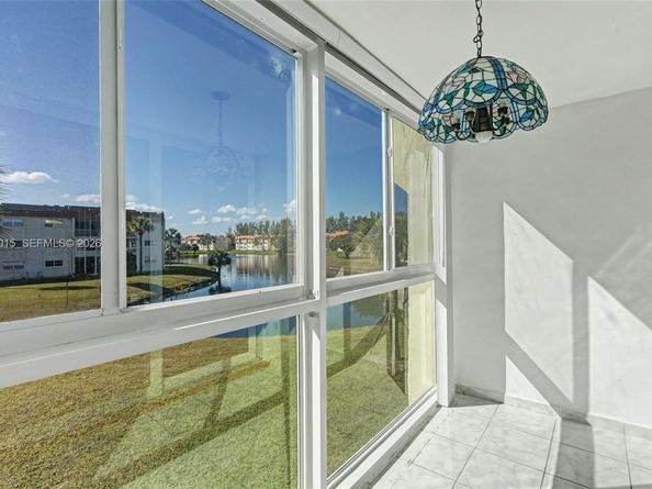 2831 Sunrise Lakes Dr. E 204, Sunrise FL 33322