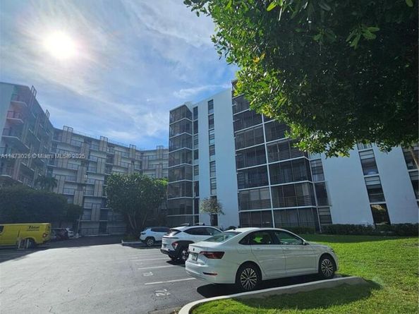 20400 W Country Club Dr 711, Aventura FL 33180