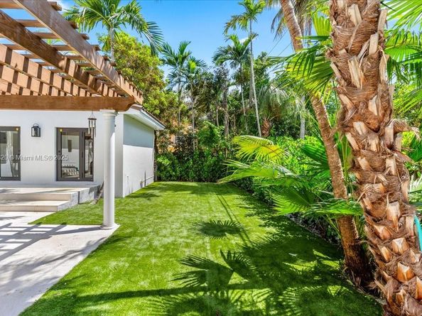 1426 Robbia Ave, Coral Gables FL 33146