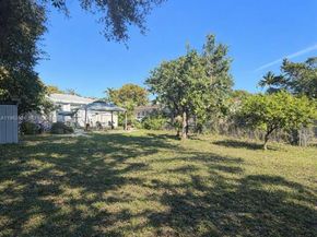 2460 NW 33rd St, Miami FL 33142