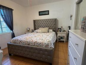 2460 NW 33rd St, Miami FL 33142