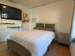 2460 NW 33rd St, Miami FL 33142