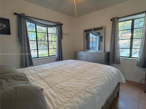 2460 NW 33rd St, Miami FL 33142