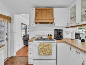 2061 SW 83rd Ave, Davie FL 33324