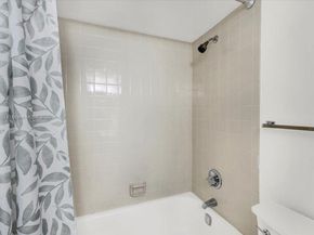 900 NE 195th Street 607, Miami FL 33179